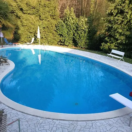 Anna * Porto Valtravaglia